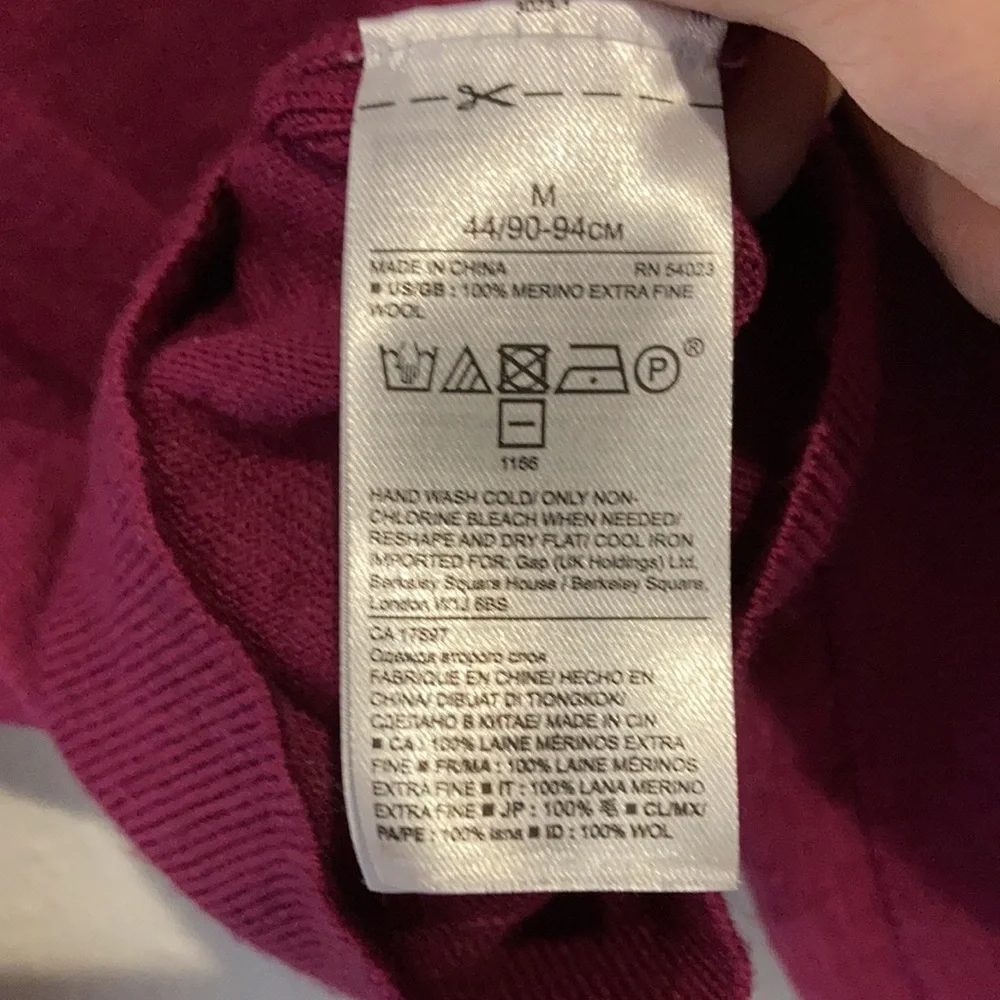 BANANA REPUBLIC Merino Wool Men’s V Neck Sweater Size M
